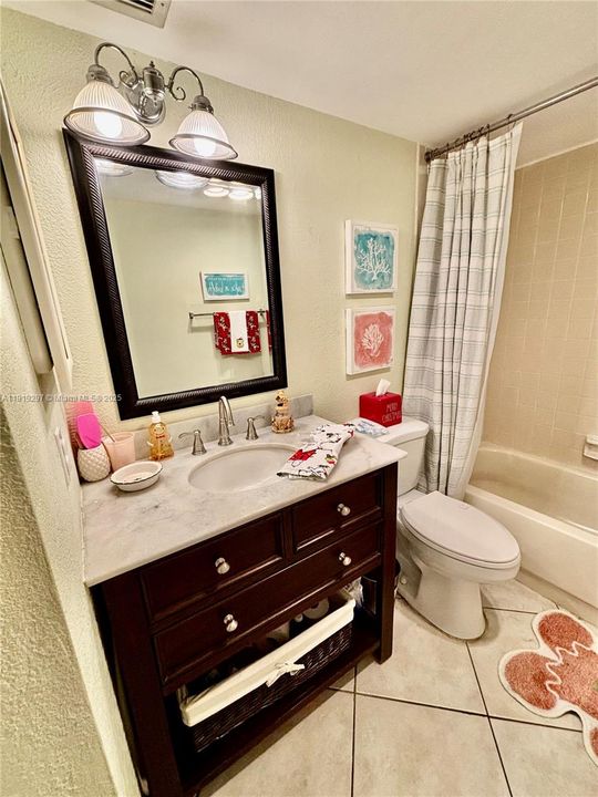 For Sale: $275,000 (2 beds, 2 baths, 1038 Square Feet)