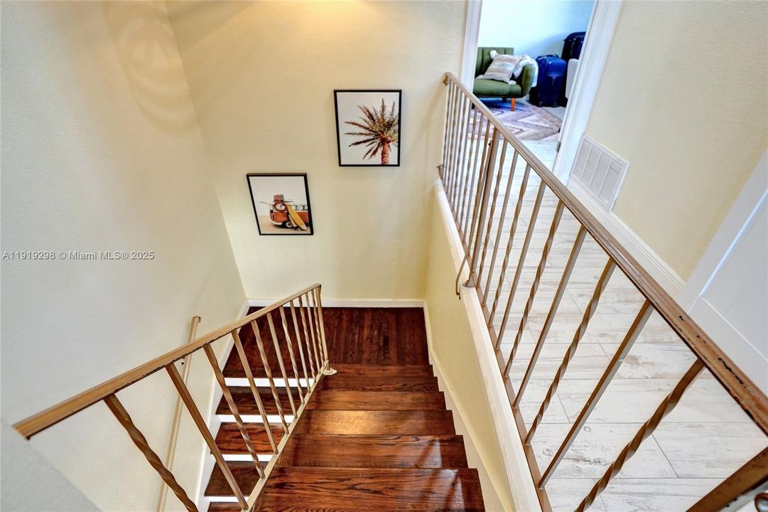 For Sale: $390,000 (2 beds, 1 baths, 1080 Square Feet)