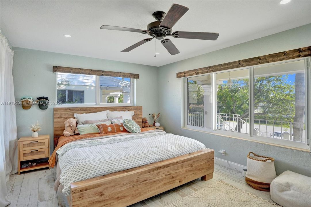 For Sale: $390,000 (2 beds, 1 baths, 1080 Square Feet)