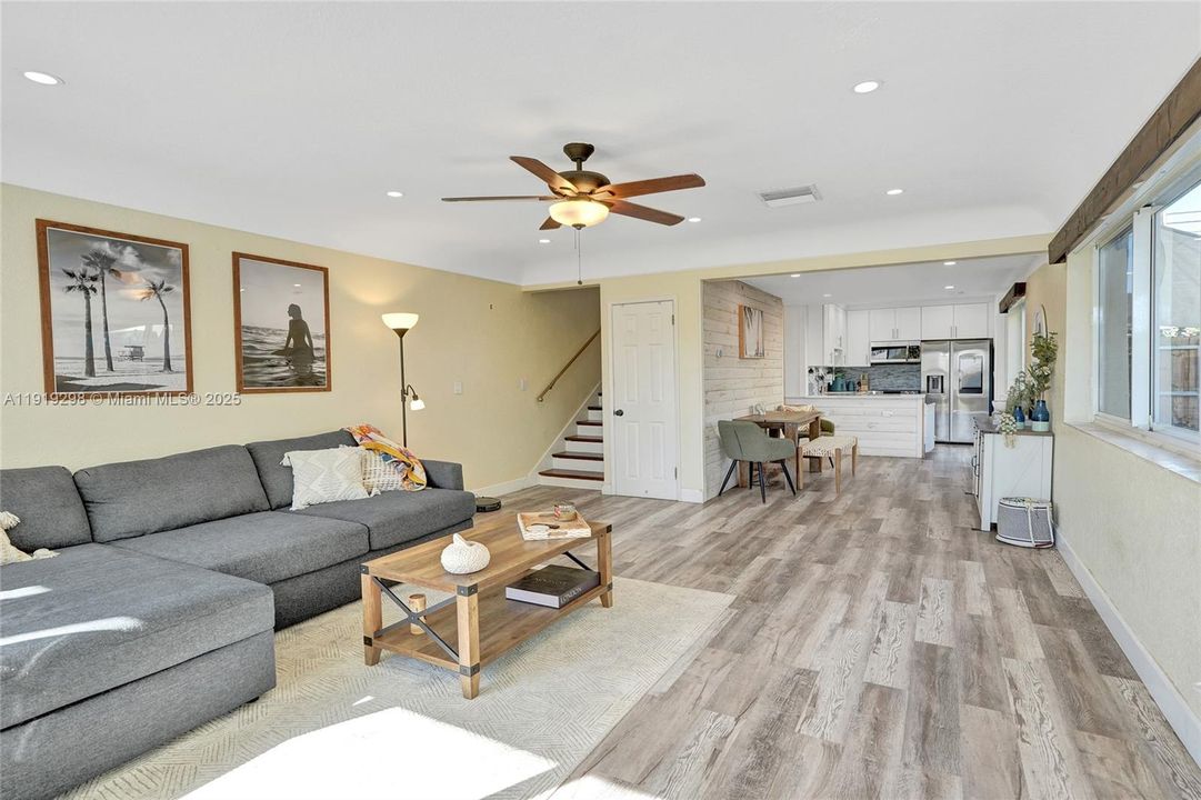 For Sale: $390,000 (2 beds, 1 baths, 1080 Square Feet)