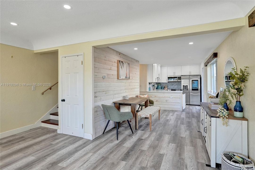 For Sale: $390,000 (2 beds, 1 baths, 1080 Square Feet)