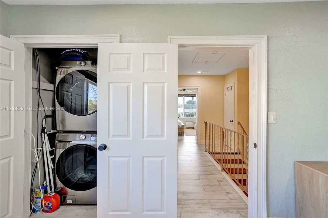 For Sale: $390,000 (2 beds, 1 baths, 1080 Square Feet)