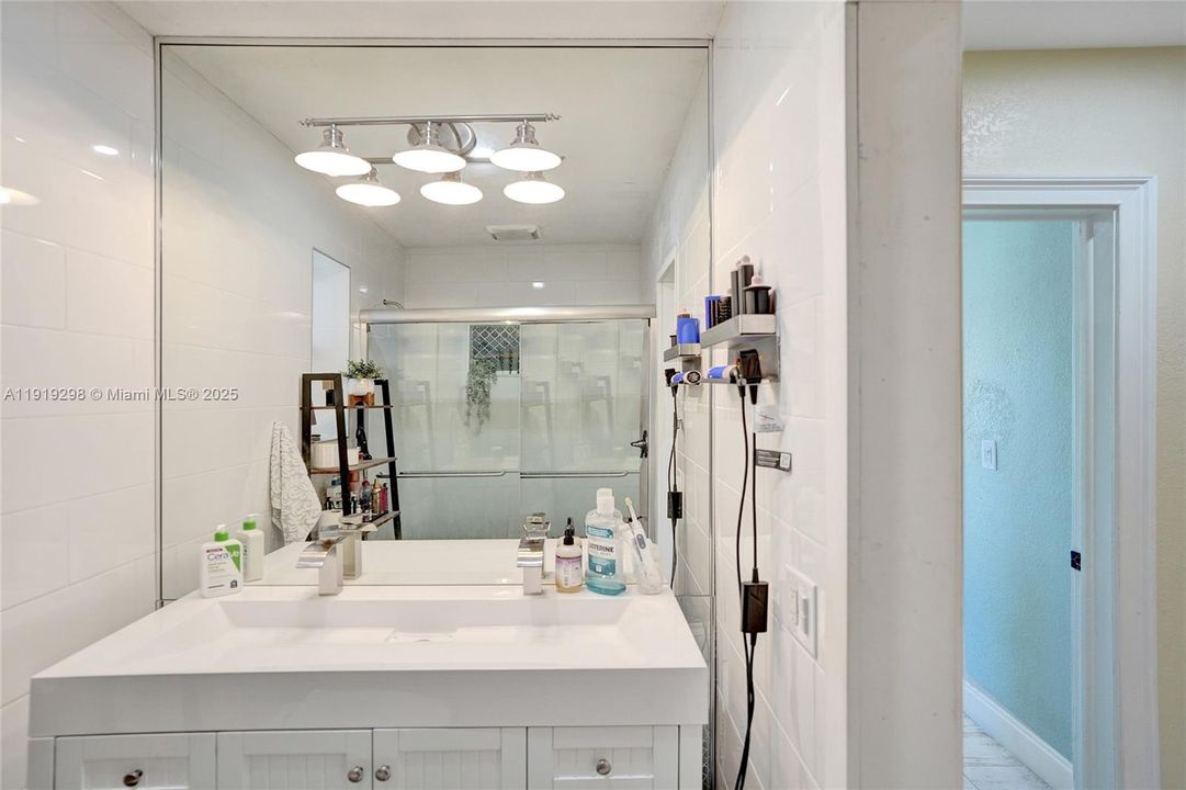 For Sale: $390,000 (2 beds, 1 baths, 1080 Square Feet)