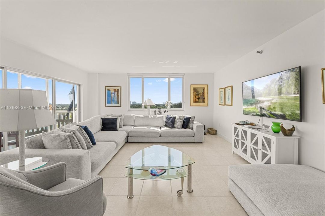 For Sale: $269,999 (2 beds, 2 baths, 1344 Square Feet)