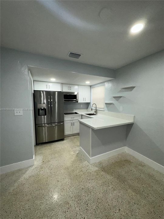 For Rent: $1,750 (1 beds, 1 baths, 750 Square Feet)