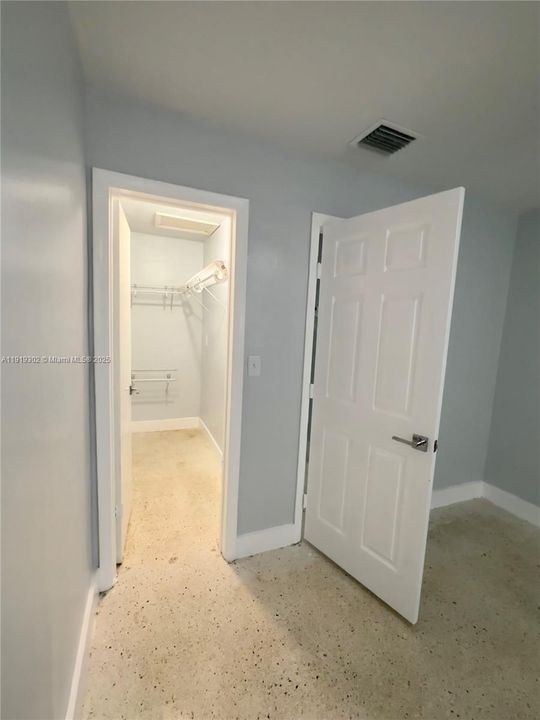 For Rent: $1,750 (1 beds, 1 baths, 750 Square Feet)