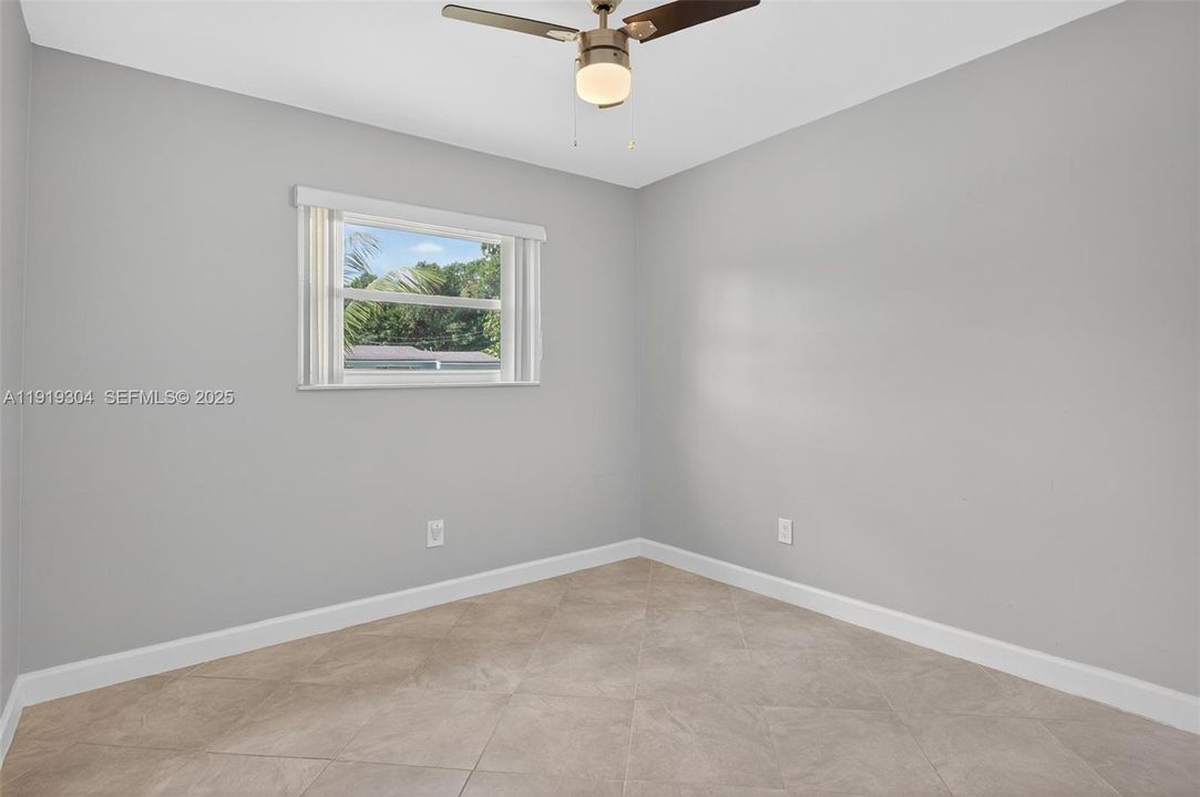 For Sale: $945,000 (3 beds, 2 baths, 1274 Square Feet)