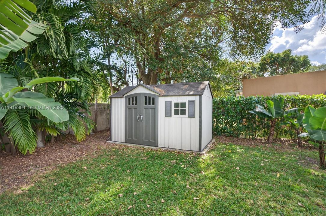 For Sale: $945,000 (3 beds, 2 baths, 1274 Square Feet)