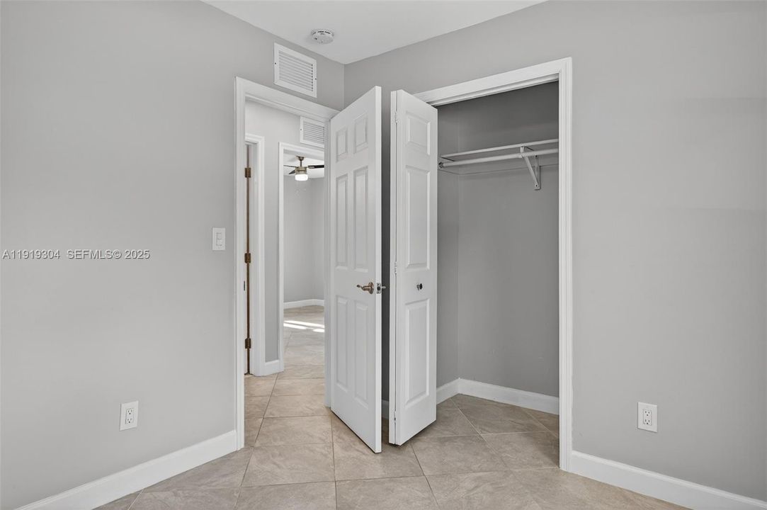 For Sale: $945,000 (3 beds, 2 baths, 1274 Square Feet)