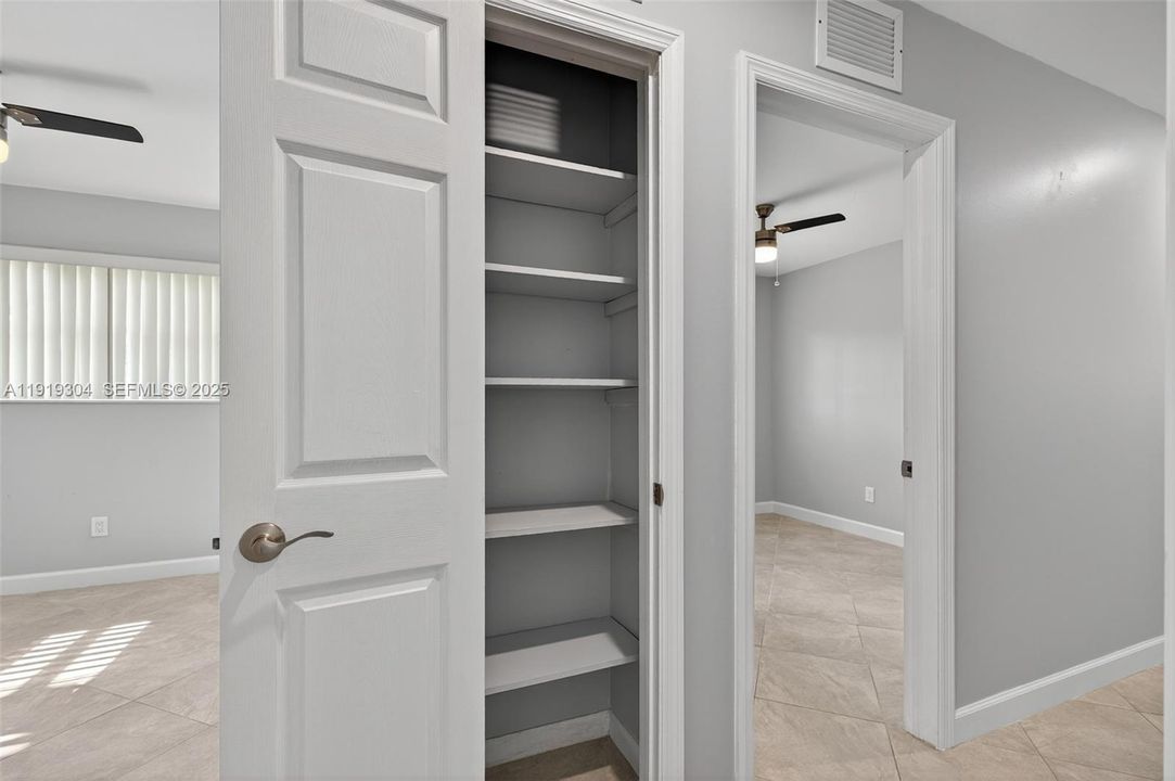 For Sale: $945,000 (3 beds, 2 baths, 1274 Square Feet)