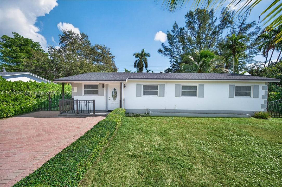 For Sale: $945,000 (3 beds, 2 baths, 1274 Square Feet)