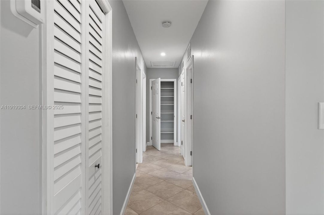 For Sale: $945,000 (3 beds, 2 baths, 1274 Square Feet)