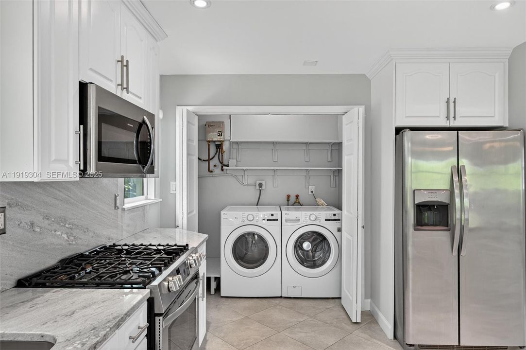 For Sale: $945,000 (3 beds, 2 baths, 1274 Square Feet)