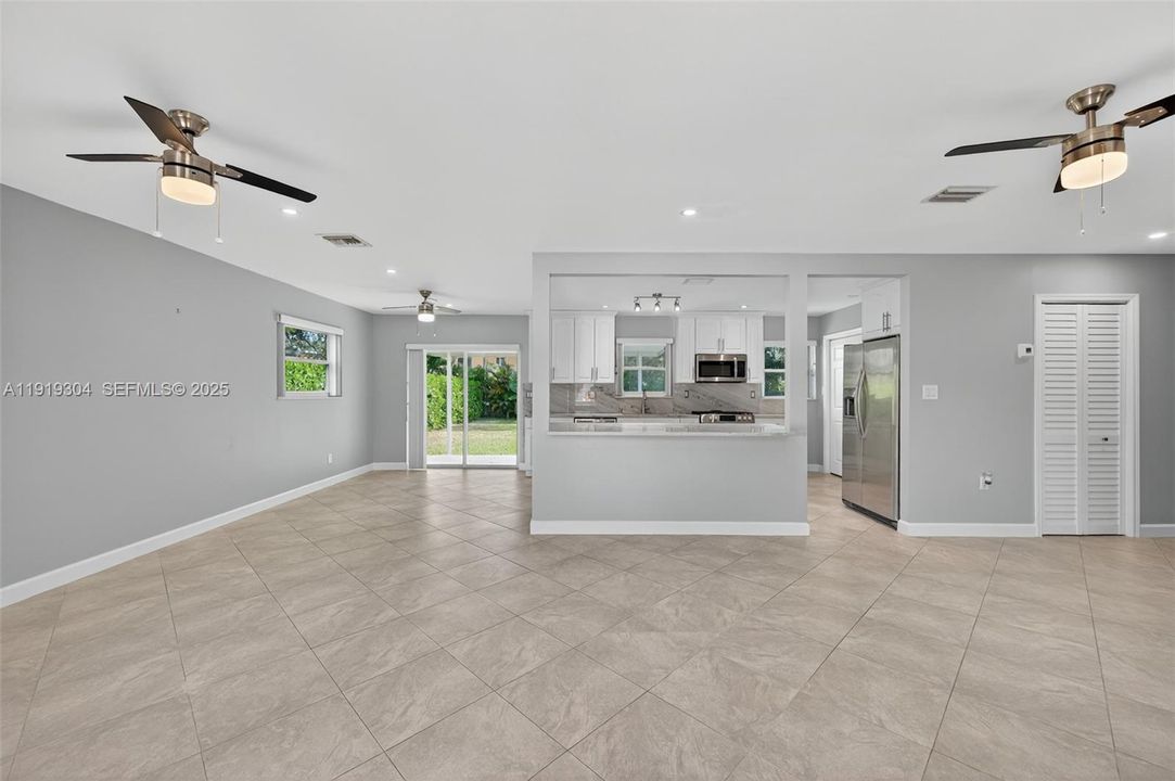 For Sale: $945,000 (3 beds, 2 baths, 1274 Square Feet)