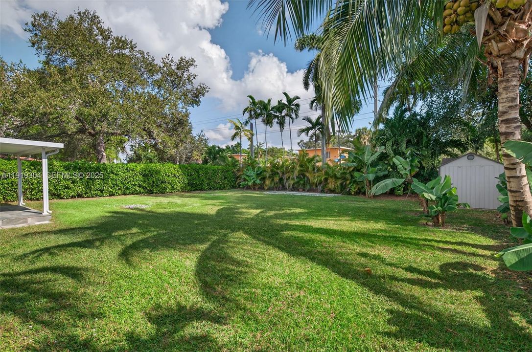 For Sale: $945,000 (3 beds, 2 baths, 1274 Square Feet)