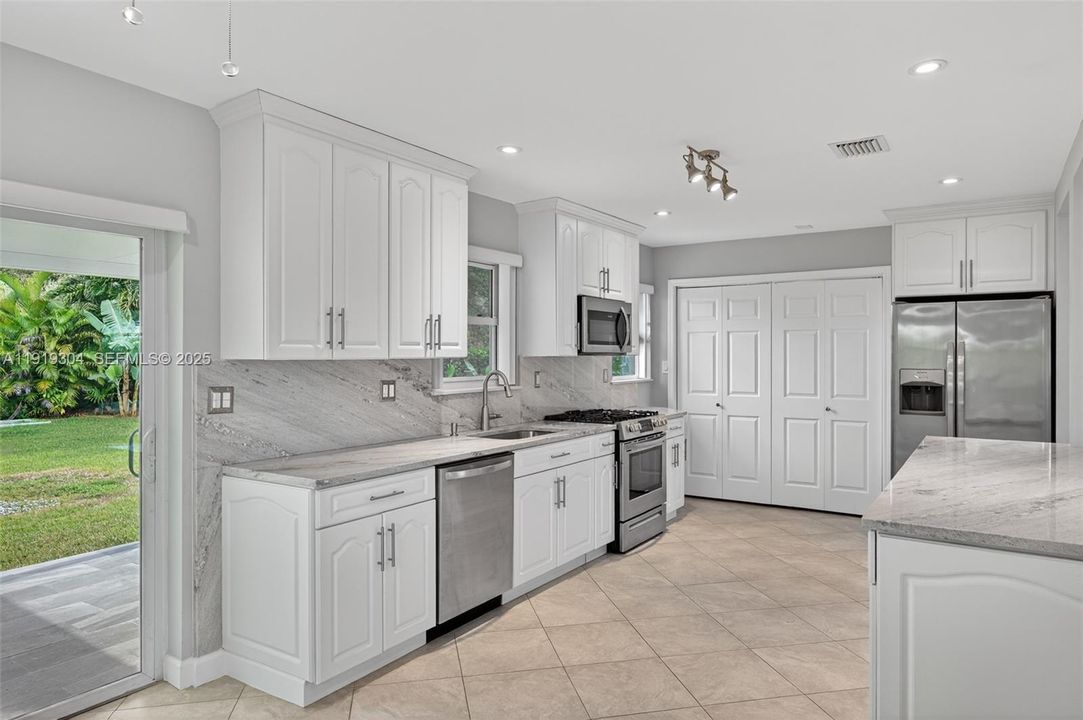 For Sale: $945,000 (3 beds, 2 baths, 1274 Square Feet)