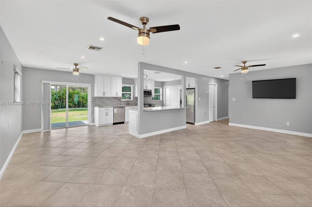 For Sale: $945,000 (3 beds, 2 baths, 1274 Square Feet)