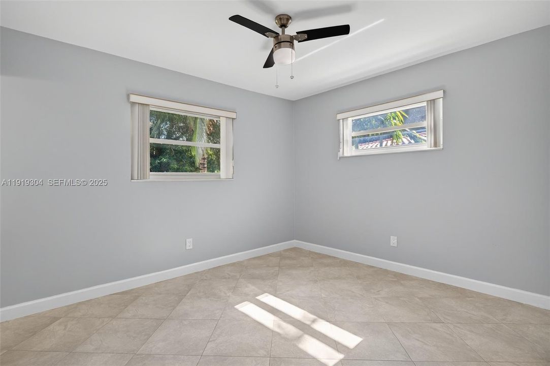 For Sale: $945,000 (3 beds, 2 baths, 1274 Square Feet)