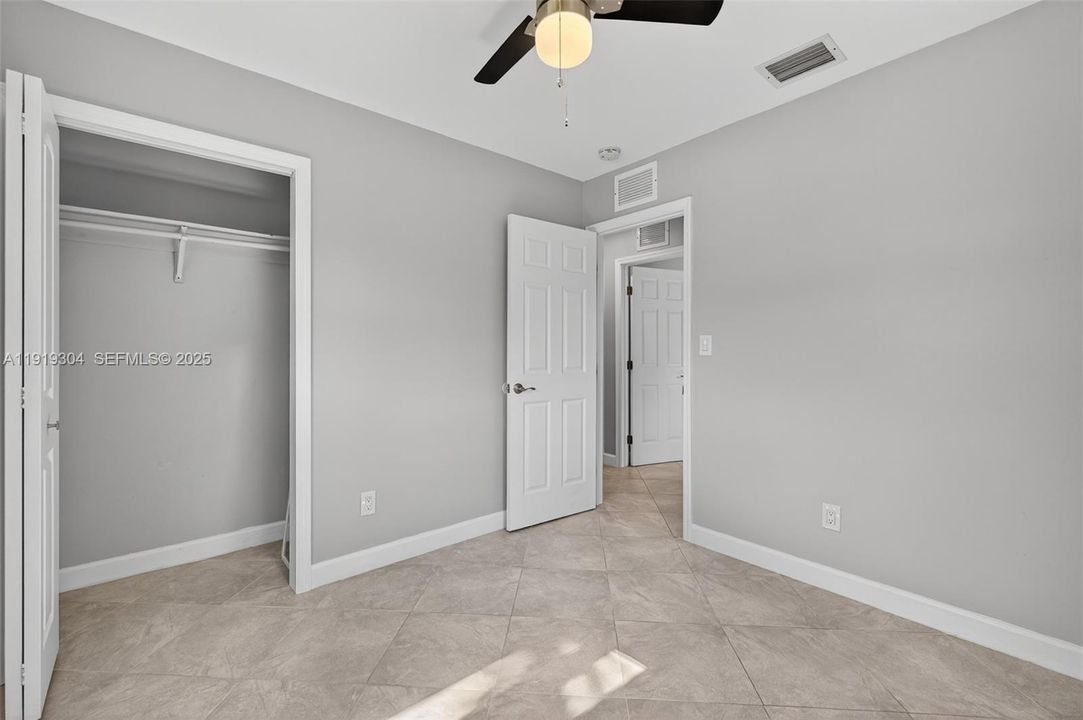 For Sale: $945,000 (3 beds, 2 baths, 1274 Square Feet)