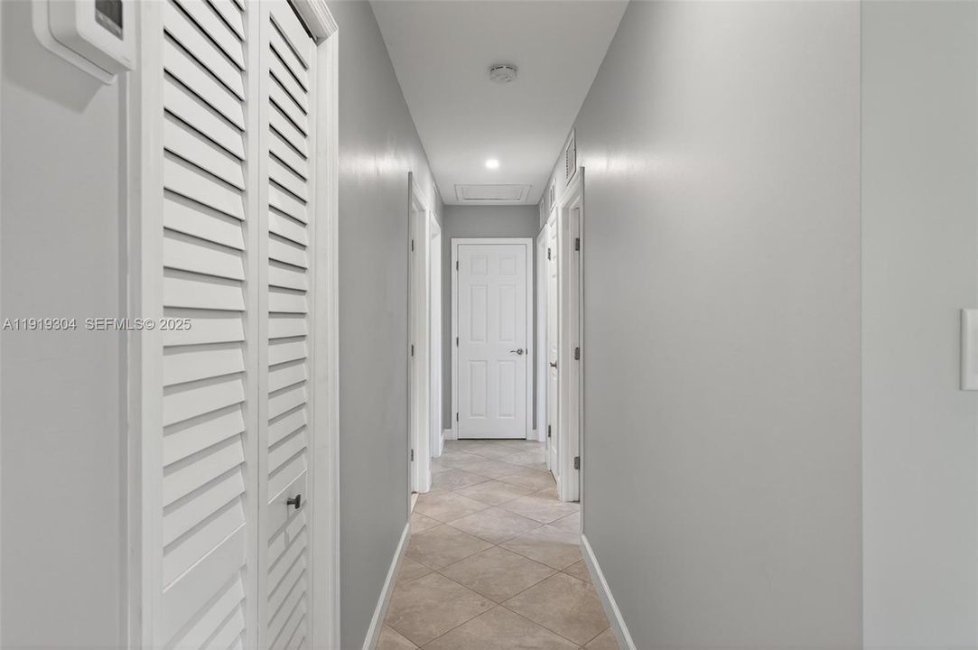 For Sale: $945,000 (3 beds, 2 baths, 1274 Square Feet)