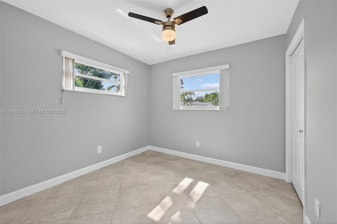 For Sale: $945,000 (3 beds, 2 baths, 1274 Square Feet)