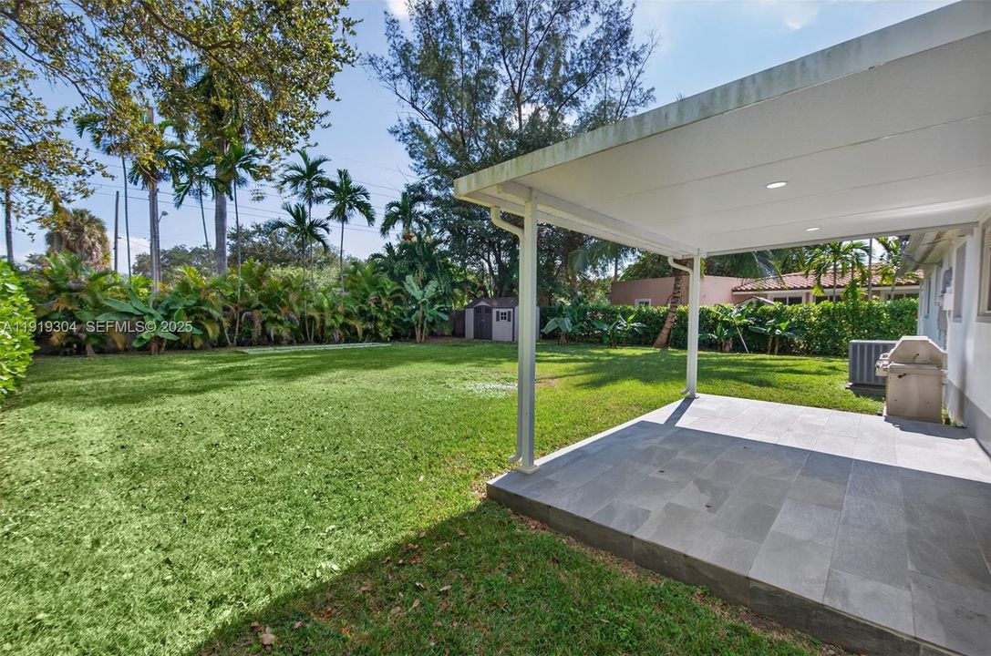 For Sale: $945,000 (3 beds, 2 baths, 1274 Square Feet)