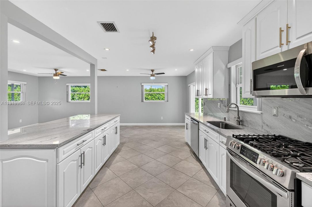 For Sale: $945,000 (3 beds, 2 baths, 1274 Square Feet)