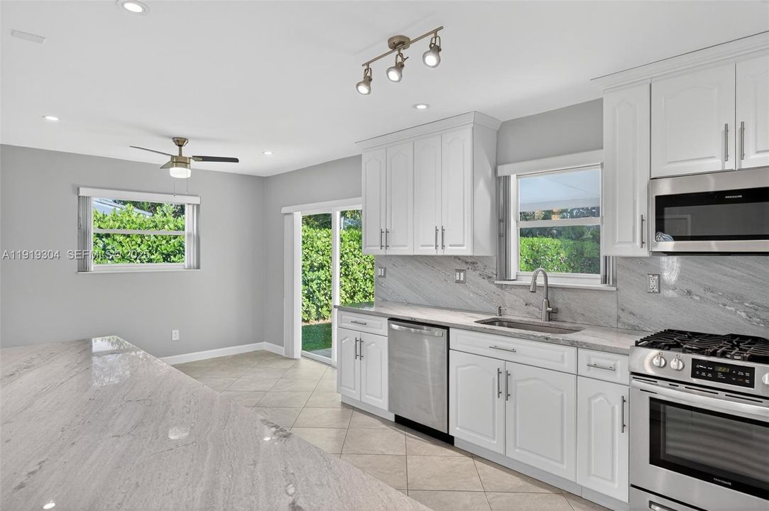 For Sale: $945,000 (3 beds, 2 baths, 1274 Square Feet)