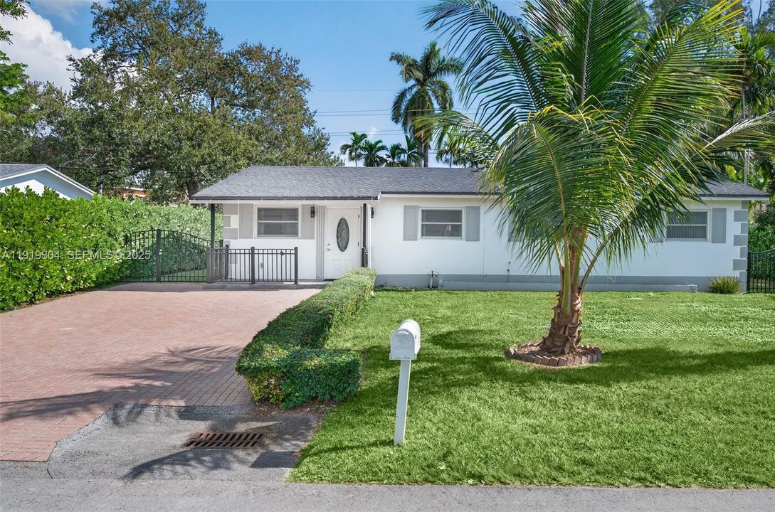 For Sale: $945,000 (3 beds, 2 baths, 1274 Square Feet)