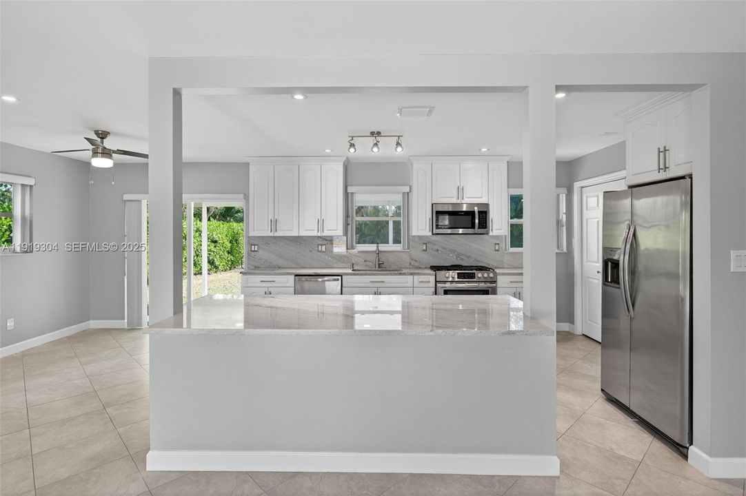 For Sale: $945,000 (3 beds, 2 baths, 1274 Square Feet)