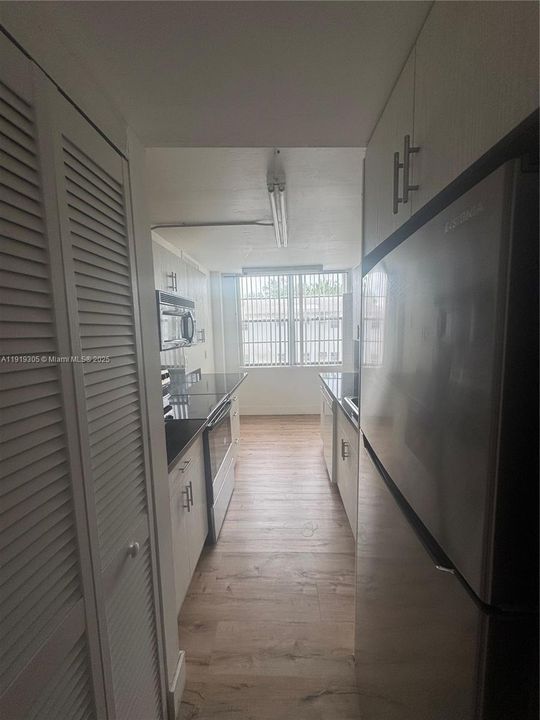 For Rent: $1,600 (1 beds, 1 baths, 779 Square Feet)