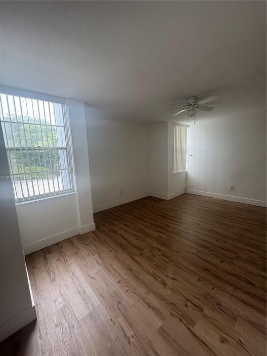 For Rent: $1,600 (1 beds, 1 baths, 779 Square Feet)