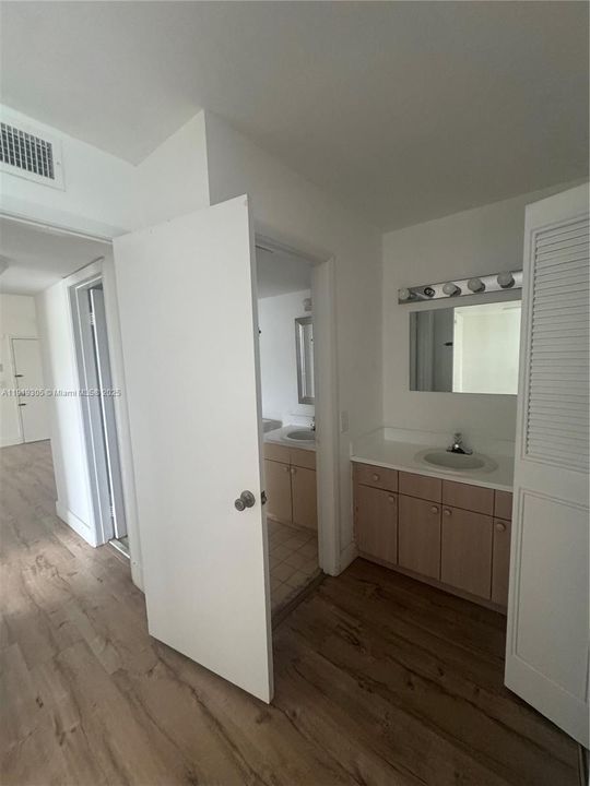 For Rent: $1,600 (1 beds, 1 baths, 779 Square Feet)