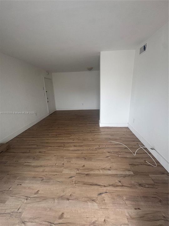 For Rent: $1,600 (1 beds, 1 baths, 779 Square Feet)