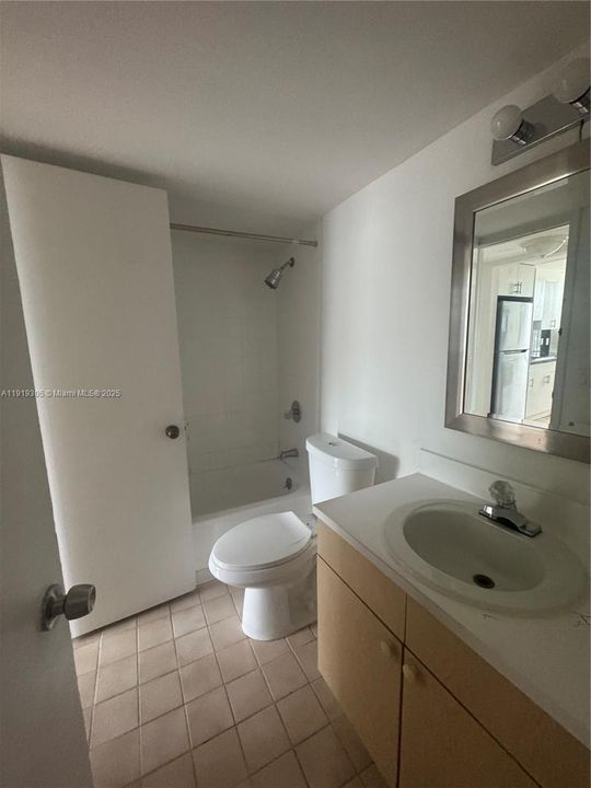 For Rent: $1,600 (1 beds, 1 baths, 779 Square Feet)
