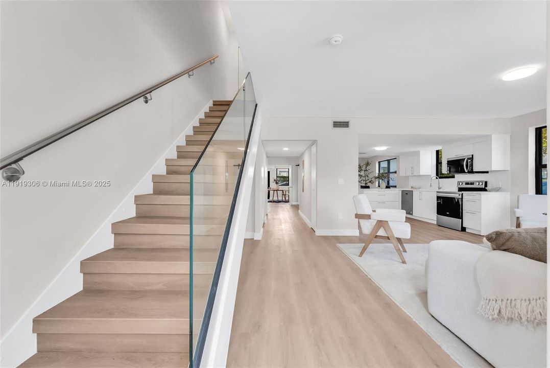 En Venta: $1,150,000 (5 camas, 3 baños, 1891 Pies cuadrados)