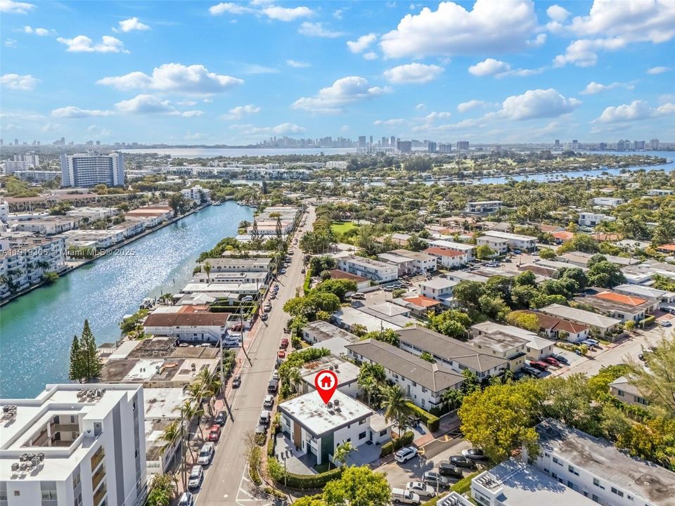 En Venta: $1,150,000 (5 camas, 3 baños, 1891 Pies cuadrados)