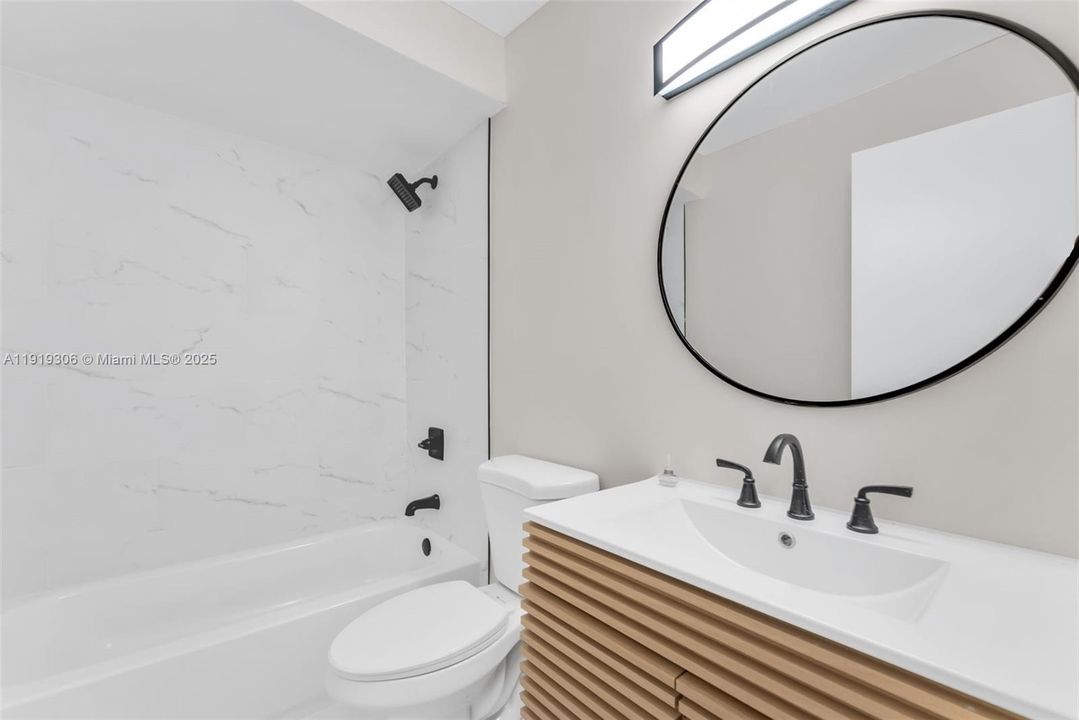 En Venta: $1,150,000 (5 camas, 3 baños, 1891 Pies cuadrados)