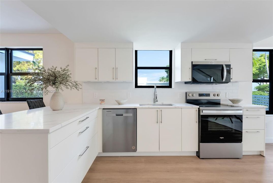 En Venta: $1,150,000 (5 camas, 3 baños, 1891 Pies cuadrados)