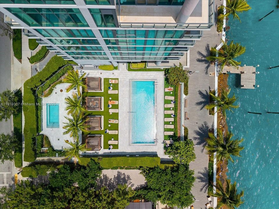 For Sale: $1,900,000 (3 beds, 3 baths, 1634 Square Feet)