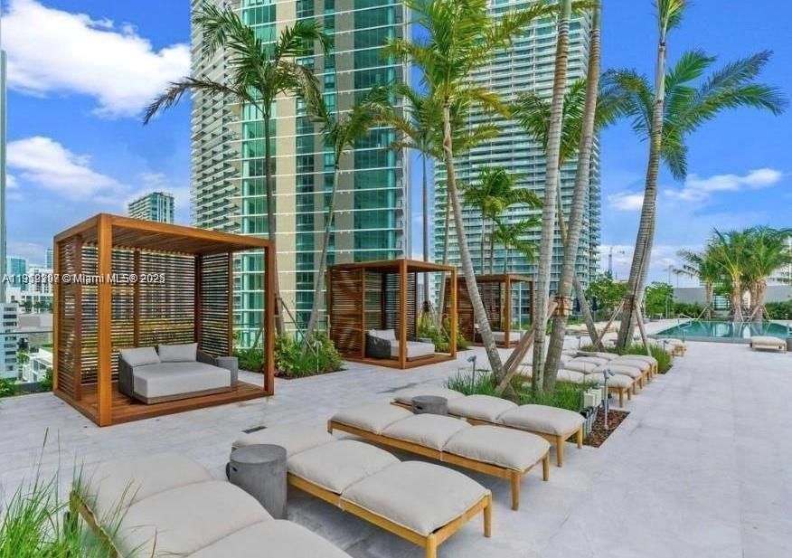 For Sale: $1,900,000 (3 beds, 3 baths, 1634 Square Feet)