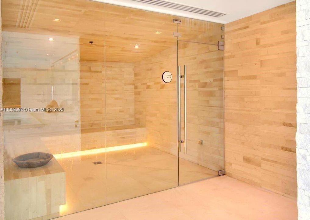 For Sale: $1,900,000 (3 beds, 3 baths, 1634 Square Feet)