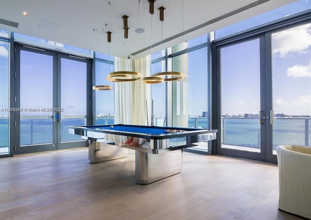 For Sale: $1,900,000 (3 beds, 3 baths, 1634 Square Feet)