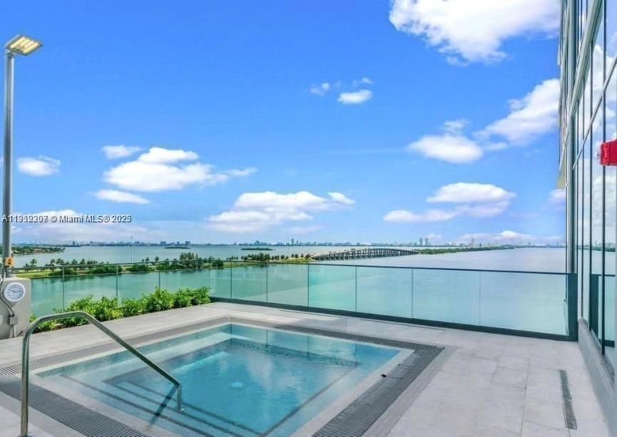 For Sale: $1,900,000 (3 beds, 3 baths, 1634 Square Feet)