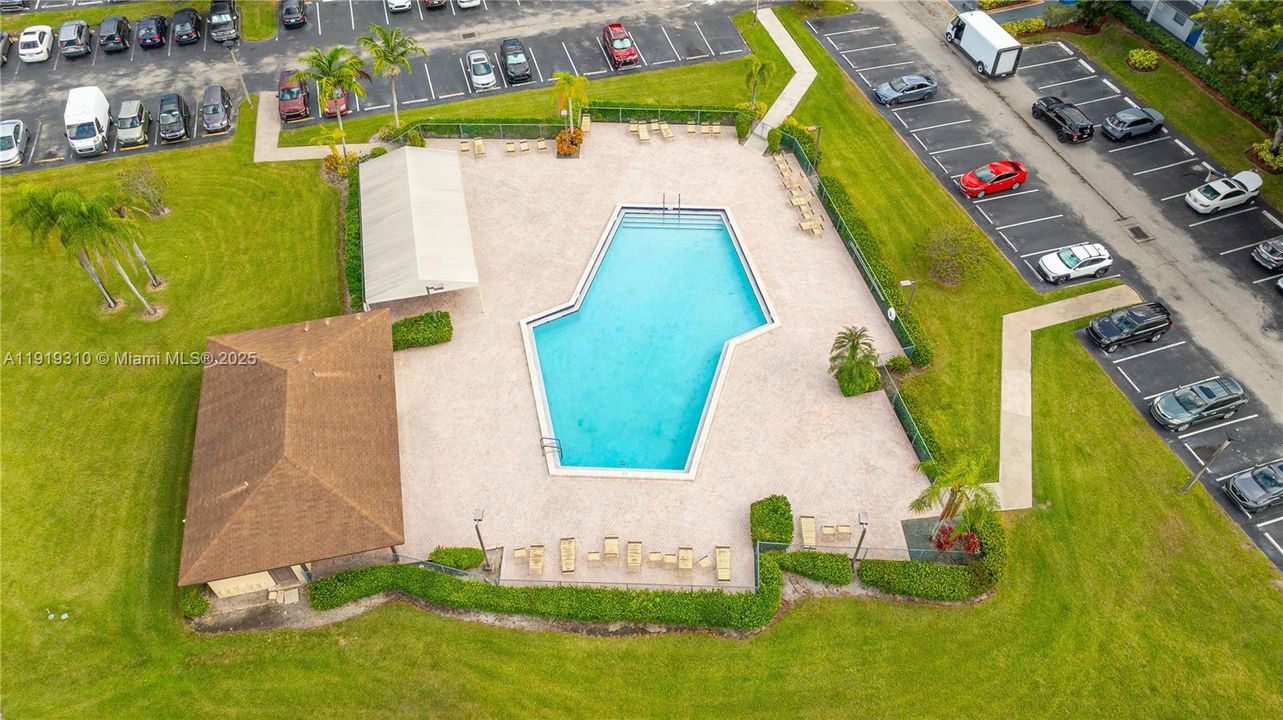 待售: $198,921 (2 贝兹, 2 浴室, 1166 平方英尺)