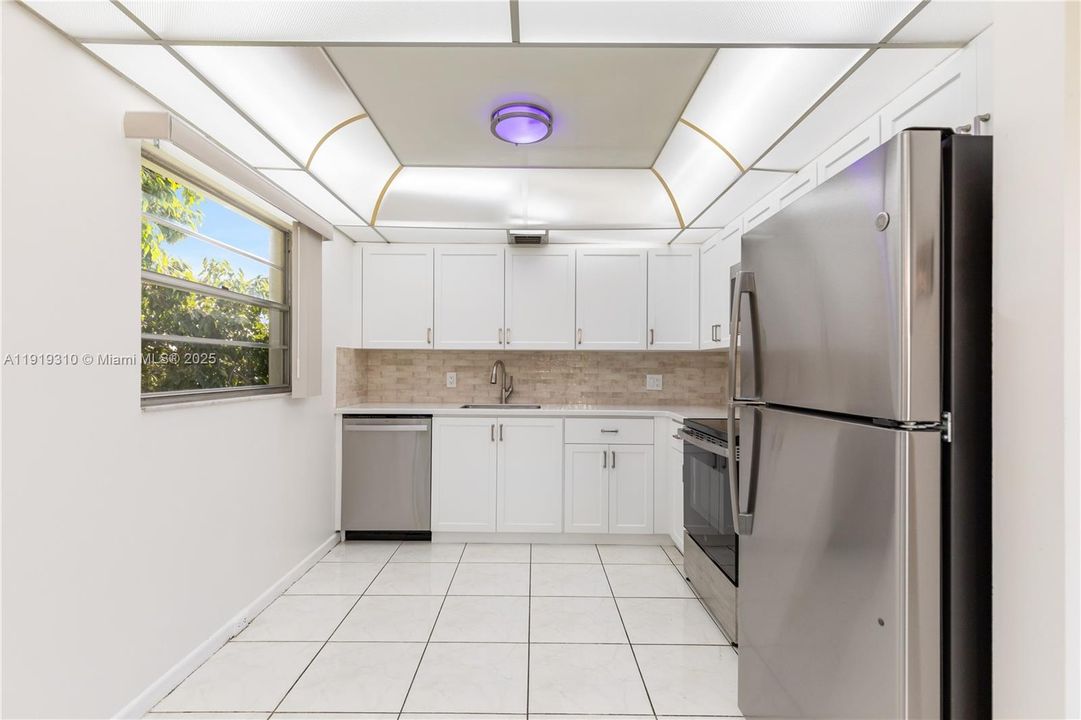 待售: $198,921 (2 贝兹, 2 浴室, 1166 平方英尺)