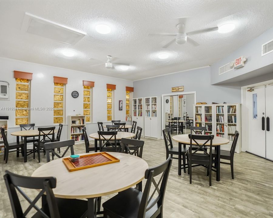 待售: $115,000 (2 贝兹, 2 浴室, 944 平方英尺)