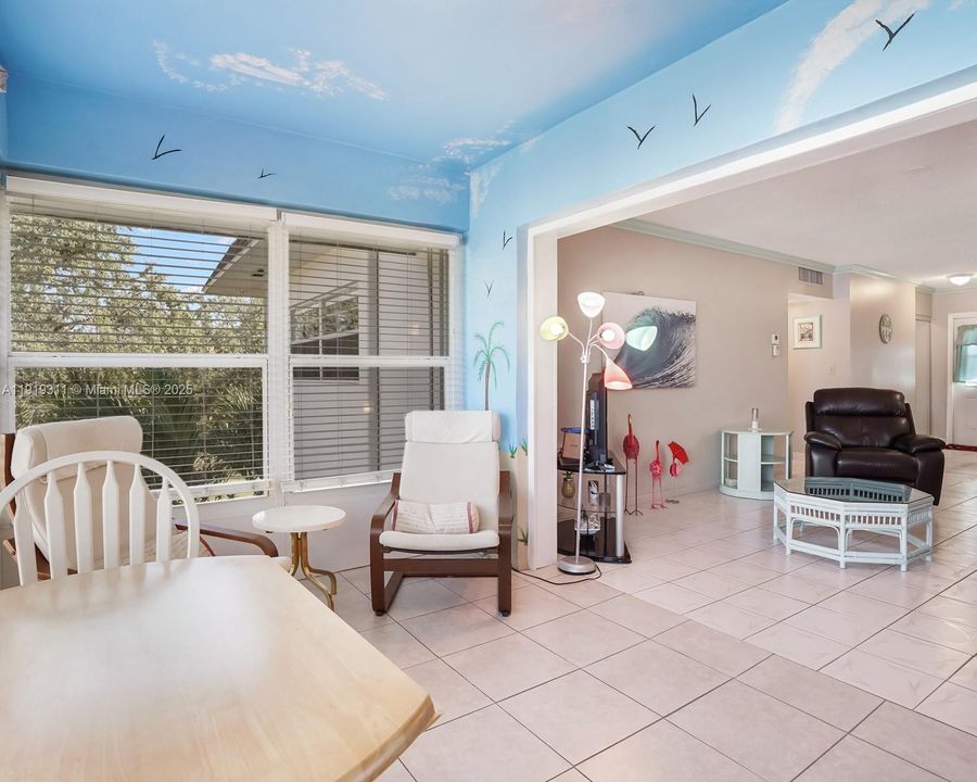 待售: $115,000 (2 贝兹, 2 浴室, 944 平方英尺)