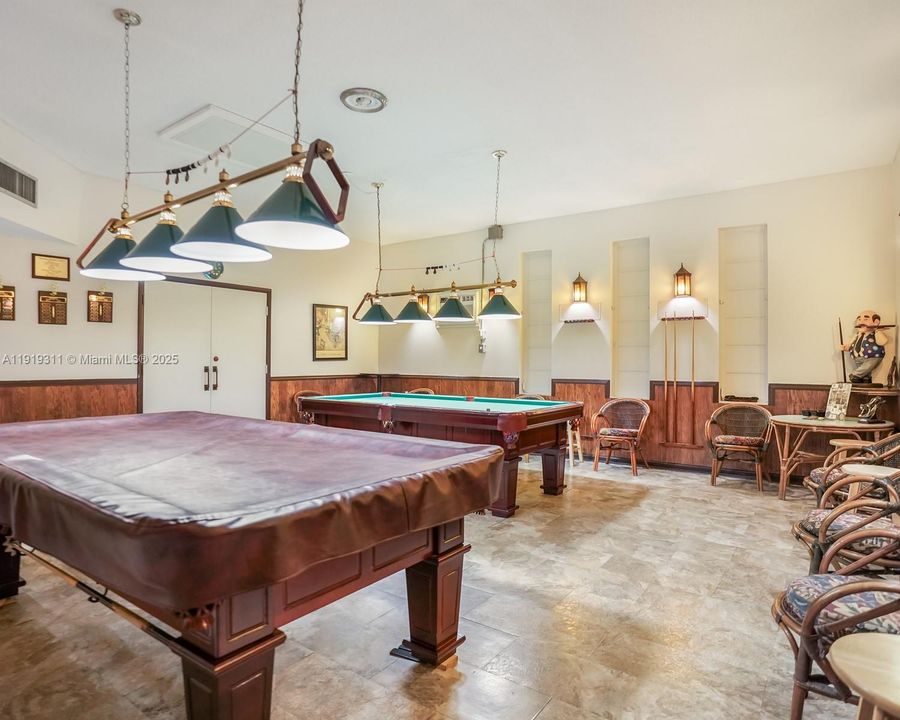 待售: $115,000 (2 贝兹, 2 浴室, 944 平方英尺)