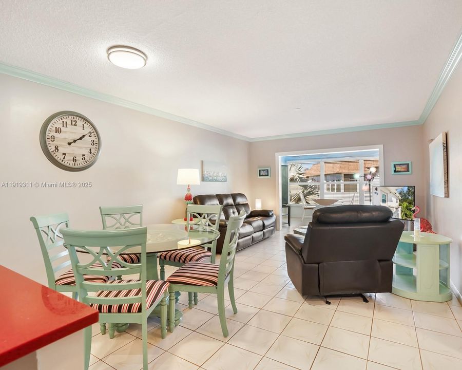 待售: $115,000 (2 贝兹, 2 浴室, 944 平方英尺)